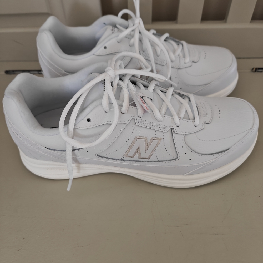 New Balance Leather Walking Athletic Shoes, Size 10.5 Women